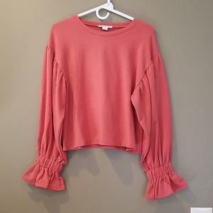 Cute top with adorable cuffs
